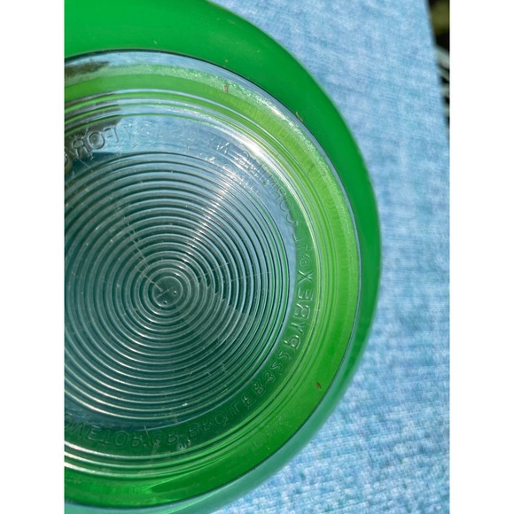 Pyrex Vintage Kelly Green Glass bottom 7" - Picture 4 of 4